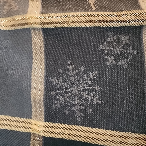 COTTON SNOWFLAKE PATTERN OBLONG TABLECLOTH BLUE WHITE SILVER - Picture 6 of 10